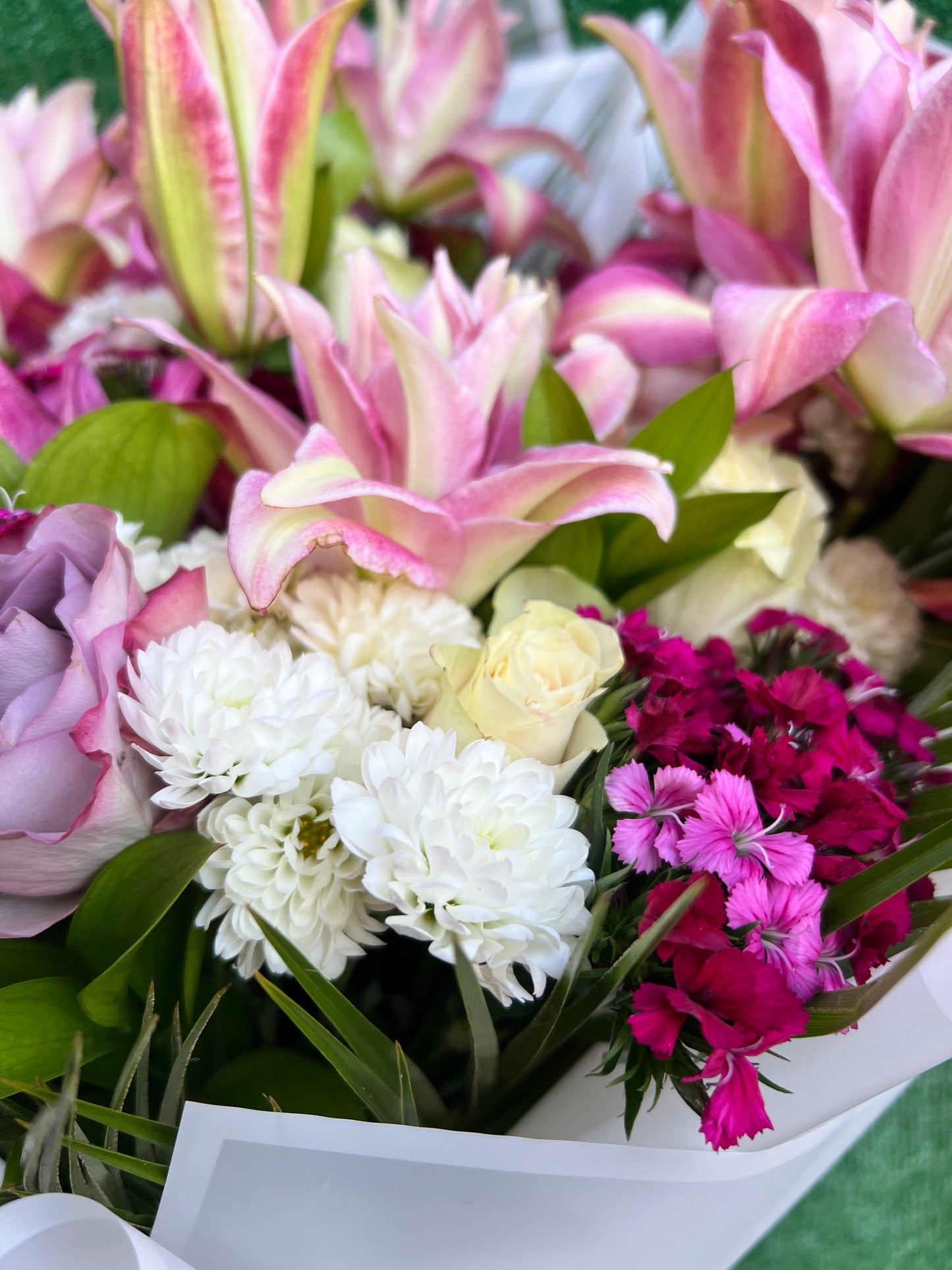 Pembe Lilyum Buketi – Zarif ve Şık Çiçek Aranjmanı