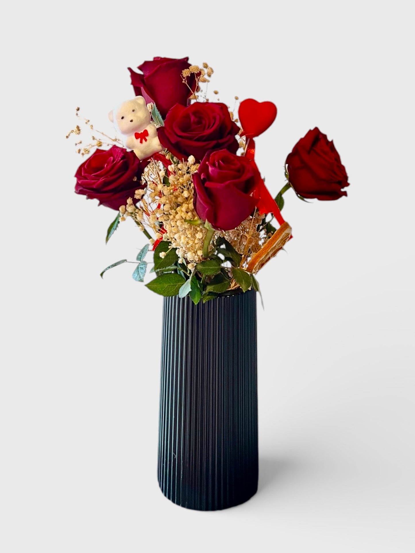 Kalp Detaylı 5'Li Kırmızı Gül Aranjmanı